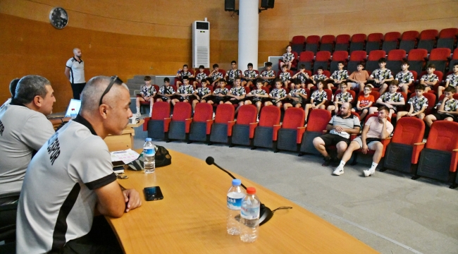 Genç sporculara futbol analiz eğitimi