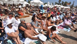 Çeşme'de halk plajlara sahip çıktı