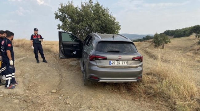Kula'da otomobilde bilekleri ve boynu kesilmiş erkek cesedi bulundu 