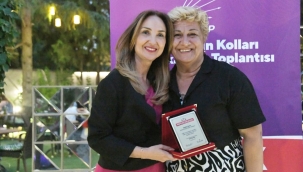 CHP il kadın kolu başkanı Uysal plaketle ödüllendirildi