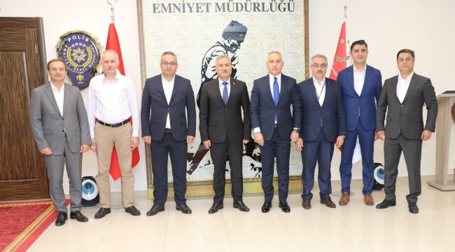 Müdür Öztürk,rektör Kibar ve müdür Aktaş'ı ziyaret etti