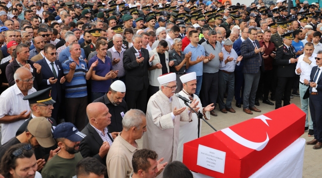Şehit asker son yolculuğuna uğurlandı