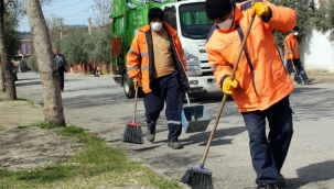 Temizlik işçileri 87 mahallede iş başında