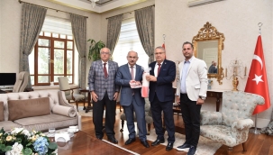 Vali Karadeniz'e kırmızı dipli mumlu davetiye