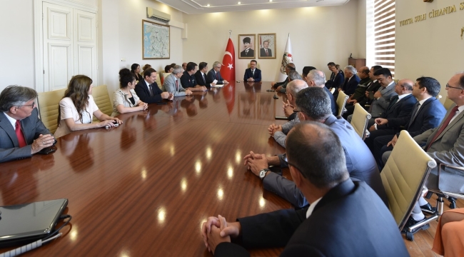 Vali Ünlü mülki amirleri ve kurum müdürleriyle tanıştı