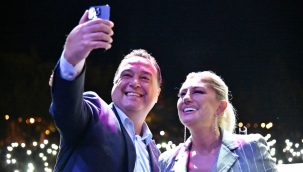 Akhisar'dan sanatçı Esoy geçti