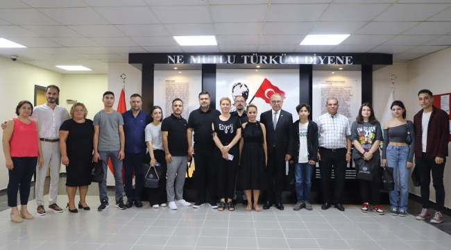 Başkan Akın öğrencileri kutladı ve ödüllendirdi