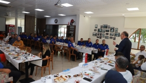 Başkan Akın zabıta personeli ile kahvaltıda buluştu