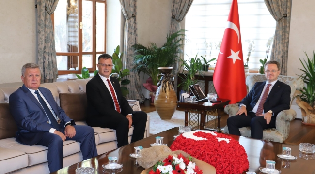Başkan Öküzcüoğlu vali Ünlü'yü ziyaret etti