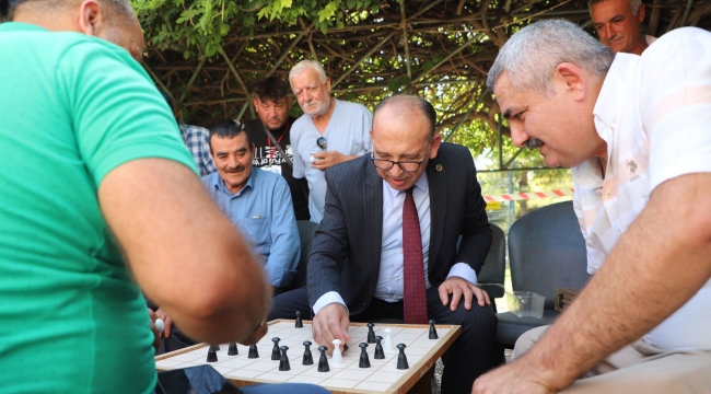 Başkan rakiplerini tek tek yendi