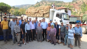 Belediye hayvan üreticilerine yonca dağıttı