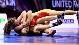 Dünya şampiyonluğuna ulaşan ilk Türk kadın güreşçi 