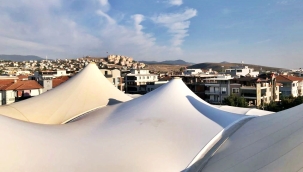 Pazaryerinin çöken çatısı yenilendi