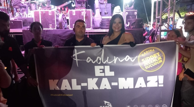 Polis festivalde bröşür dağıttı