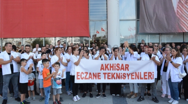 Teknisyenler çalışma satlerinin değiştirilmesini protesto etti
