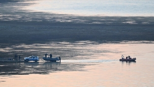 Yangına müdahale için giden helikopter baraja düştü