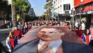 Akhisar'da Cumhuriyet yürüyüşü