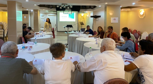 Akhisar CHP'de parti okulu eğitimi tamamlandı