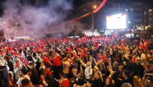 Akhisar'da yer yerinden oynadı