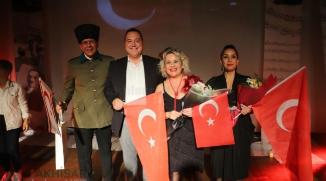 Akhisar'lıları duygulandıran esaretten özgürlüğe tiyatro oyunu 
