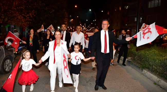 Alaşehir'liler meydanlara sığmadı