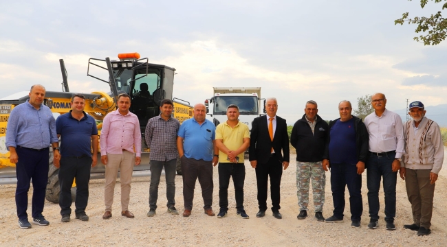 Arazi yollarına sathi kaplama çalışması