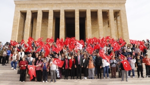 Başkan Öküzcüoğlu 1000 kadınla Ata'nın huzurunda