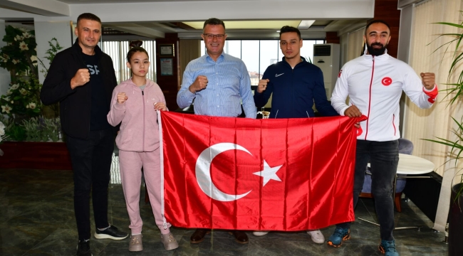  Başkan Öküzcüoğlu şampiyon sporcuları kutladı