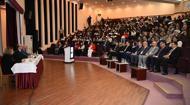 CBÜ'de cumhuriyet paneli