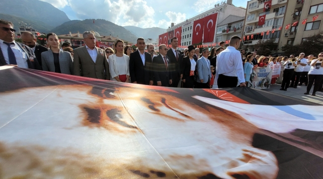 CHP'liler cumhuriyeti doyasıya kutladı