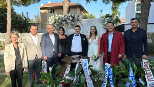 CHP'liler meclis üyesi Muştu'yu mutlu gününde yanlız bırakmadı