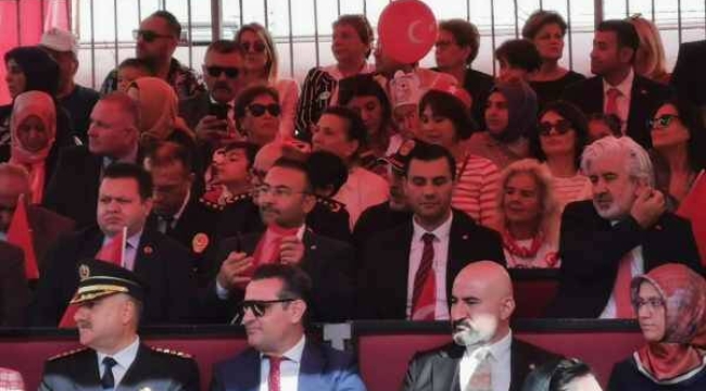 cumhuriyet törnine birlikte izlediler