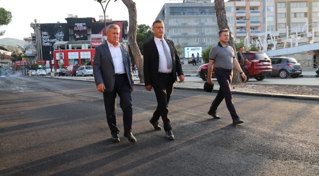Cumhuriyet ve Demokrasi meydanı asfaltlanıyor