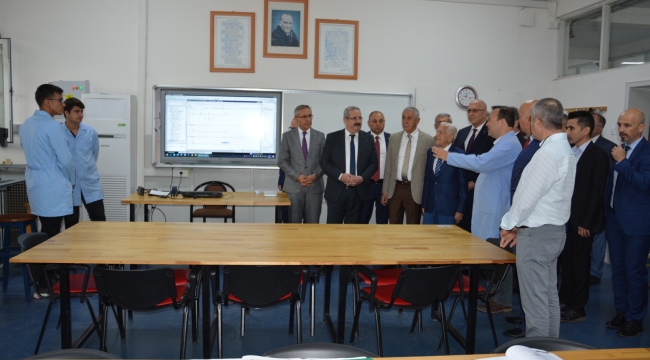 Endüstriyel otomasyon teknolojileri bölümü açıldı,60 öğrenci ders başı yaptı