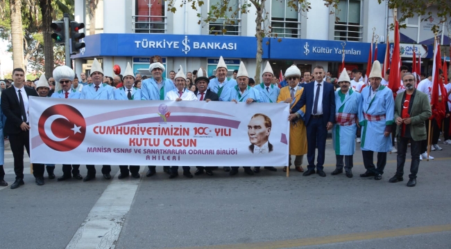 Esnaf oda başkanları ilginç kıyafetleriyle törene renk kattı