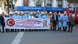 Esnaf oda başkanları ilginç kıyafetleriyle törene renk kattı