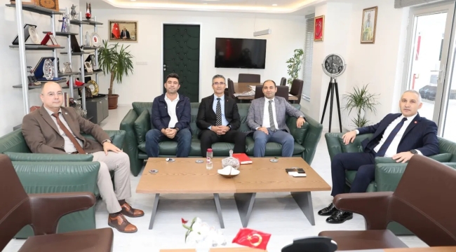 İzmir'li veterinerler müdür Öztürk'ü ziyaret etti
