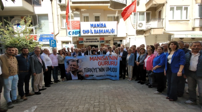 Kurultay delegelerinde Özel'e'destek