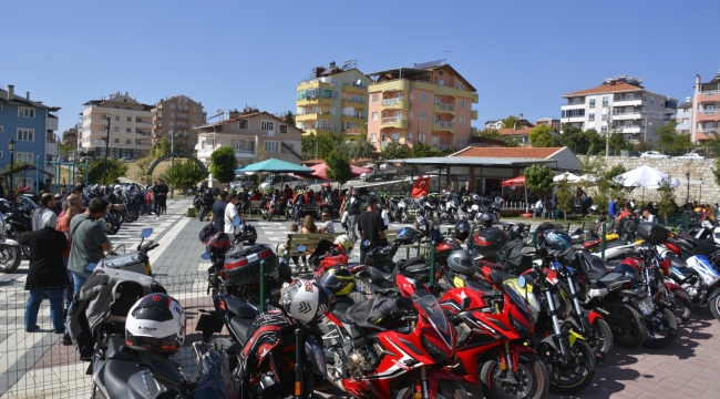 Motorsiklet tutkunları Demirci'de buluştu
