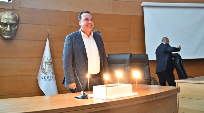 Mumlar başkan Dutlulu'nun doğum günü için yandı