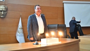 Mumlar başkan Dutlulu'nun doğum günü için yandı