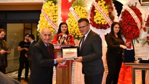 Öküzcüoğlu'na bir ödülde Kamu-Der'den 