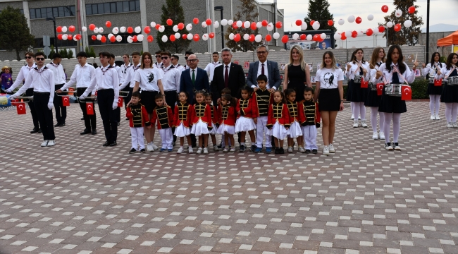 OSB'de cumhuriyet gösterileri renkli görüntülere sahne oldu