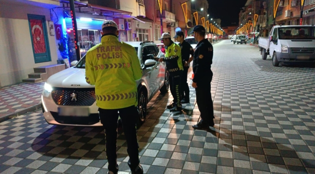 Polis kentte huzuru sağlamak için canlabaşla çalışıyor