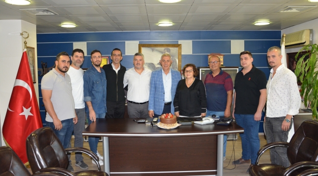Sigortacılardan pastalı kutlama