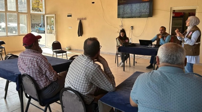 Üreticilere kiraz zararları konusunda eğitim 