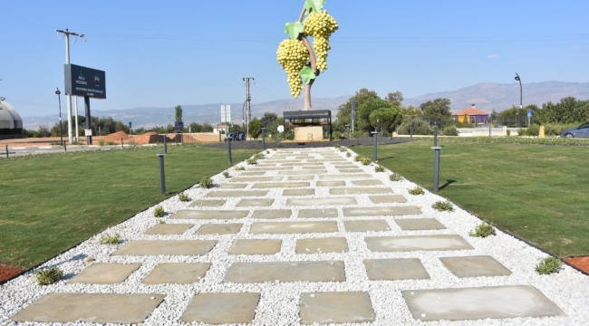 Üzüm heykelinin montajı tamamlandı