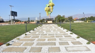Üzüm heykelinin montajı tamamlandı