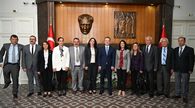 Vali Ünlü'den muhtarlara övgü