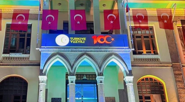 Vilayet binası ışıklandırıldı 100. yıl tabelası takıldı